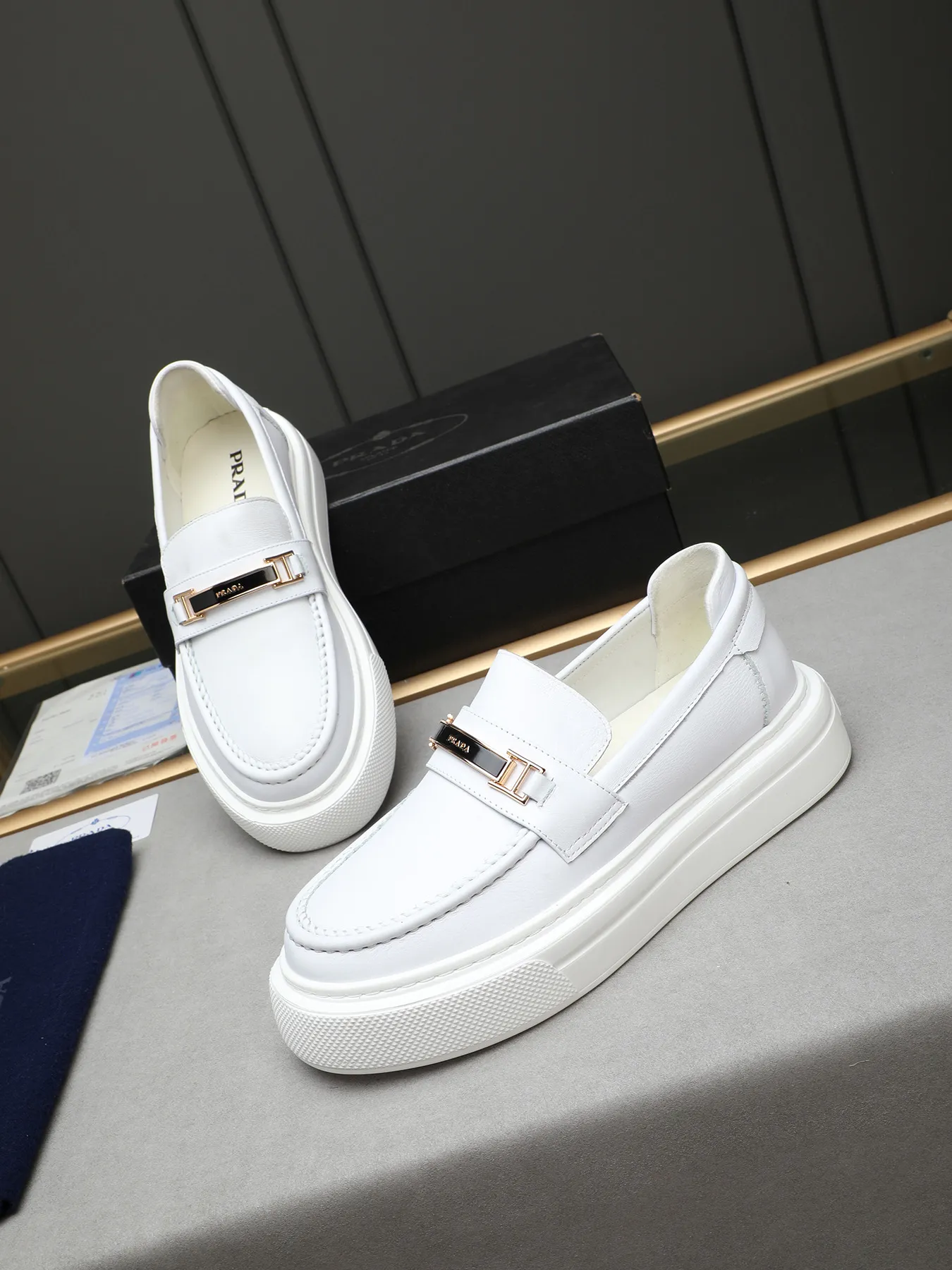 Men's Men's Shoes 💰500 Prada/Prada Men's new casual shoes, this upper is made of imported calfskin + sheep lining! The outsole is made of non-slip foam outsole, which feels good on your feet and is a fashionable and stylish item!  Size: 38-44 (45 customized)